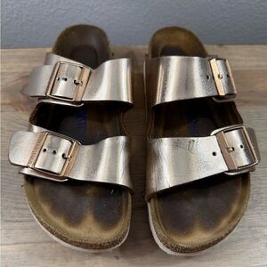 Birkenstock Woman's Arizona
 Rose Gold Metallic EU 37